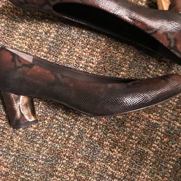 🆕Stuart Weitzman Snakeskin Pumps Size 7.5 N - Picture 3 of 6